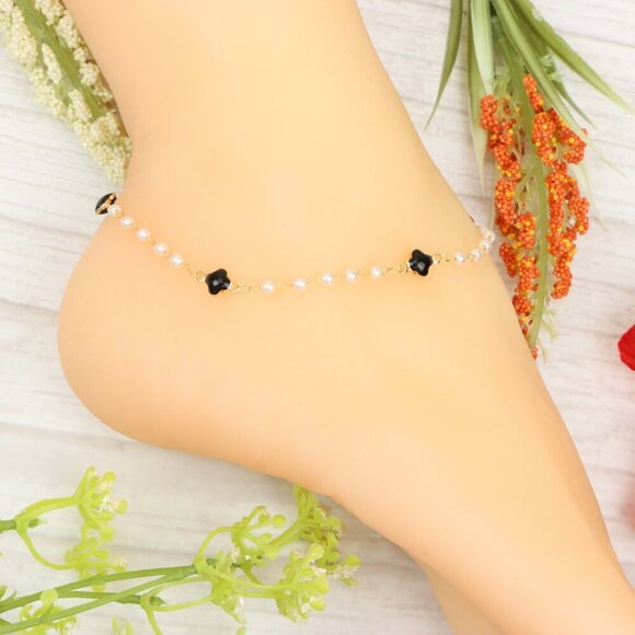 "Handmade Anklet – Elegant & Delicate Jewelry for Women | UNVRC1346 - Picture 3 of 10